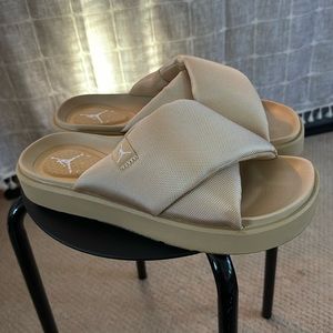 SOPHIA PLATFORM SLIDE - JORDAN Brand